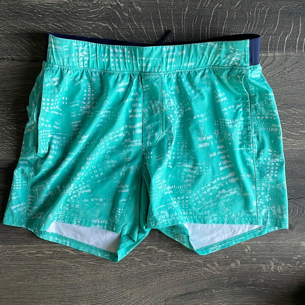 Men’s Large Lululemon Core Shorts